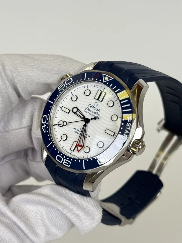 Omega DIVER 300M 210.32.42.20.04.002 4