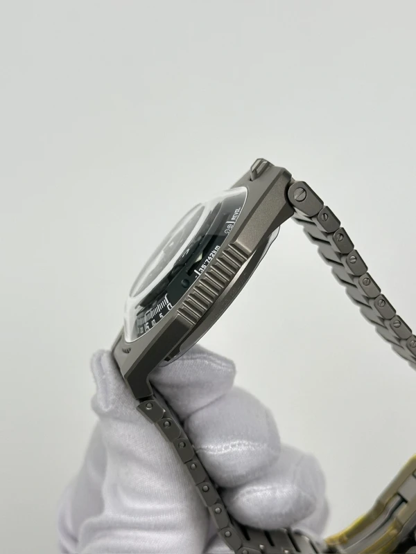 Urwerk Magic T Hunter Green UR-100V Magic T 5