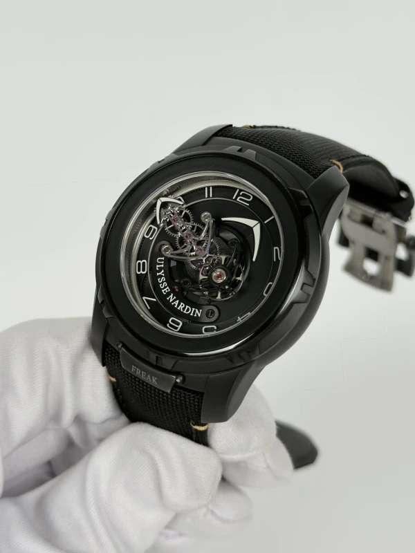 Ulysse Nardin Out 2053-132/BLACK 4