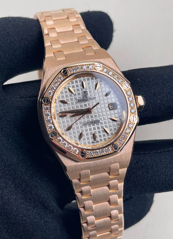 Audemars Piguet Royal Oak Quartz Gold 67621OR.ZZ.D010CA.01 3