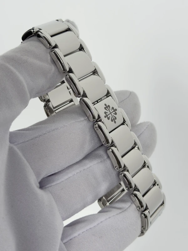Patek Philippe 4910/10 4910/10A-010 4