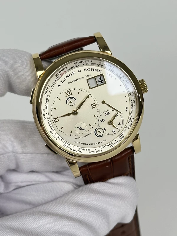A. Lange & Sohne Time Zone 41.9мм 116.021 3