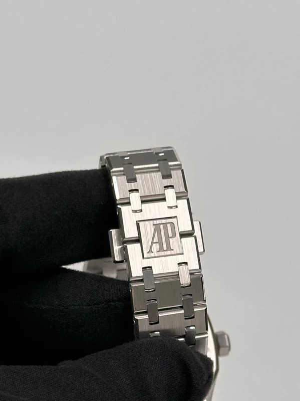 Audemars Piguet Selfwinding 37 mm 15551BC.ZZ.1356BC.01 8