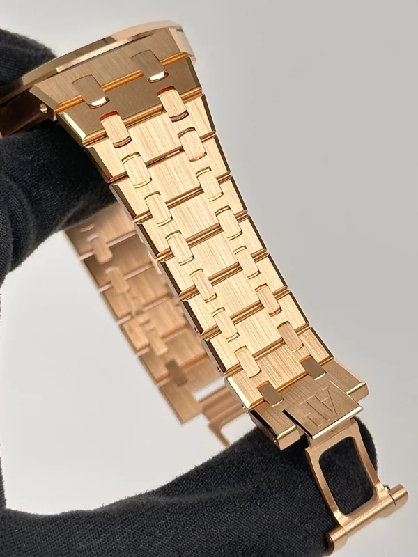 Audemars Piguet Royal Oak Selfwinding 37 mm  15551OR.ZZ.1356OR.01 6