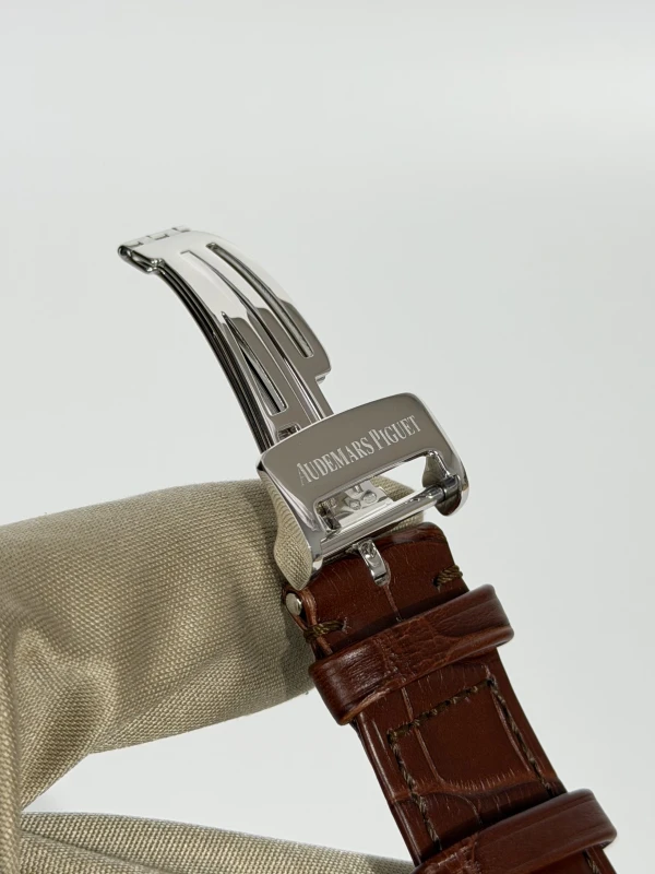 Audemars Piguet Chronograph Automatic  26100BC.OO.D002CR.01 6