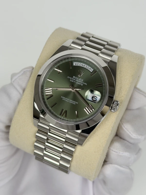 Rolex 40 MM, PLATINUM 228206-0027 4