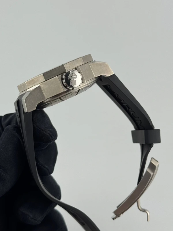 Corum Deep Hull 48 947.950.04/0371 AN12 5