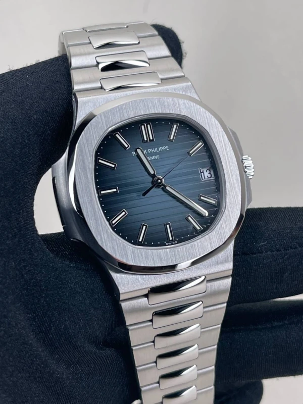Patek Philippe 5711/1 5711/1A-010 3