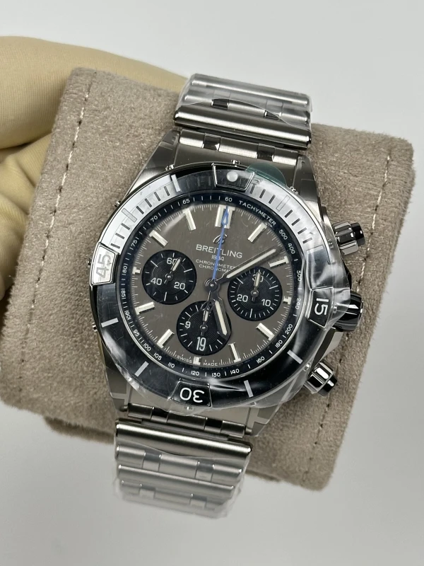 Breitling B01 44 EB0136251M1E1 4