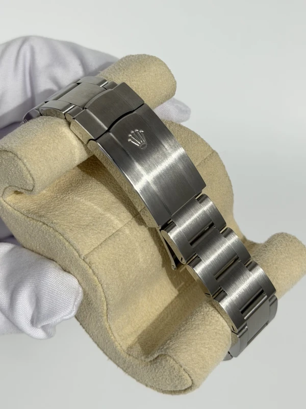 Rolex Perpetual 36 126000-0001 4