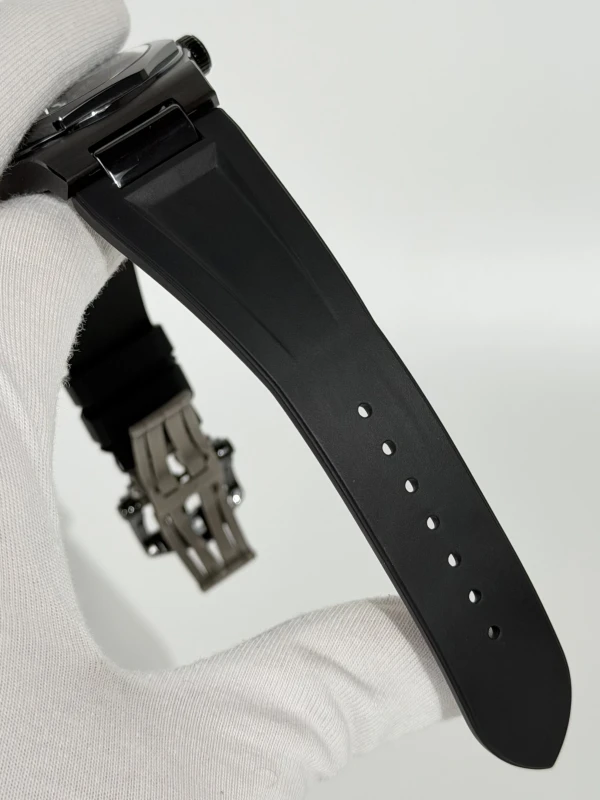 Girard Perregaux 42 mm 81010-32-631-FK6A 5