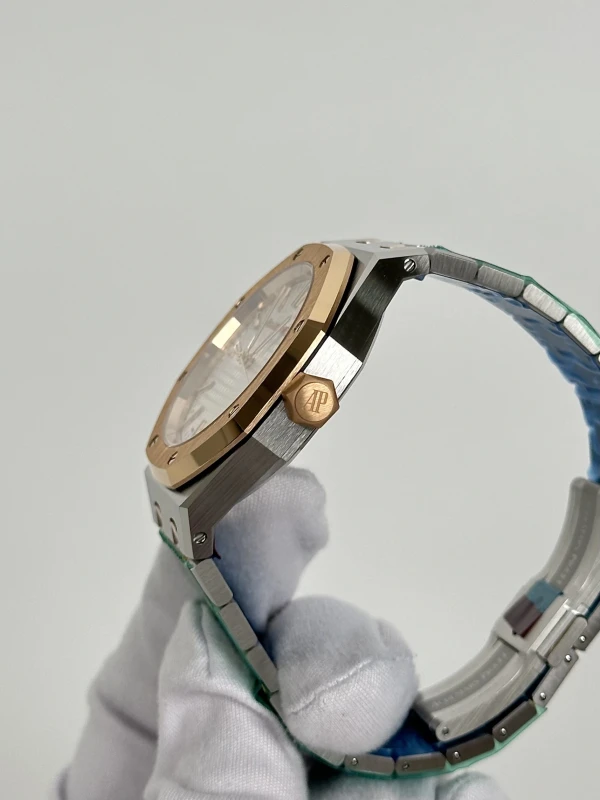 Audemars Piguet Royal Oak Selfwinding 37 mm 15550SR.OO.1356SR.02 4