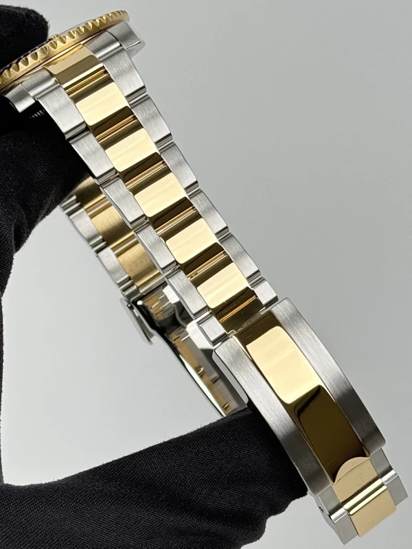 Rolex Date 40mm Steel and Yellow Gold Ceramic 8 diamond 116613 blue dial 8 diamond 5