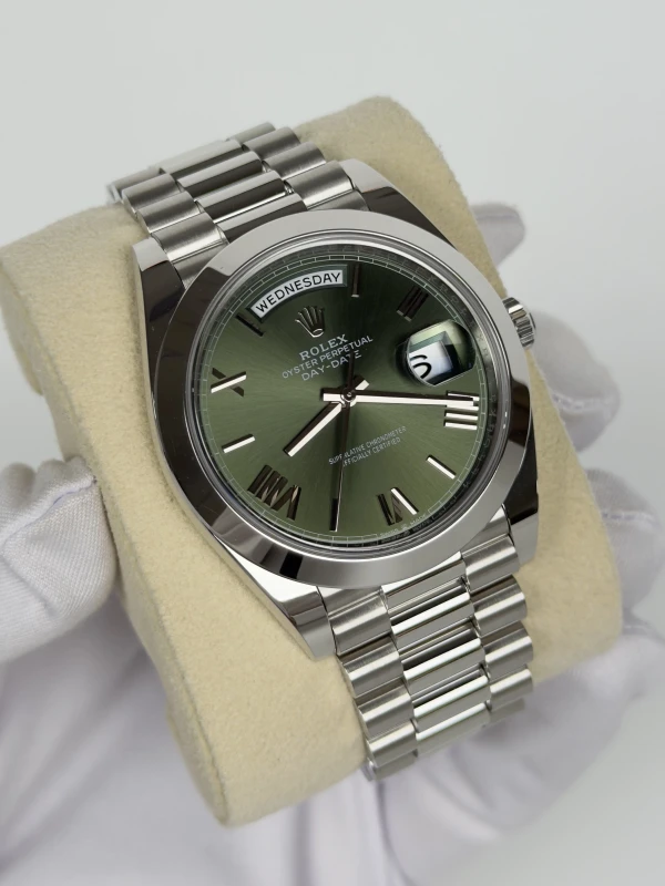 Rolex 40 MM, PLATINUM 228206-0027 3