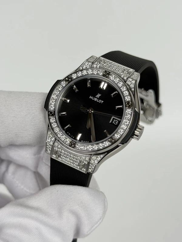 Hublot 33 MM Quartz Titanium 581.NX.1470.RX.1704 3