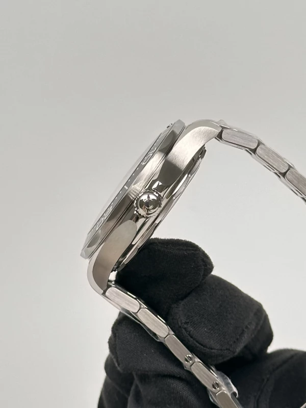 Omega Diver 300M Master Co-Axial 42 210.30.42.20.04.001 5