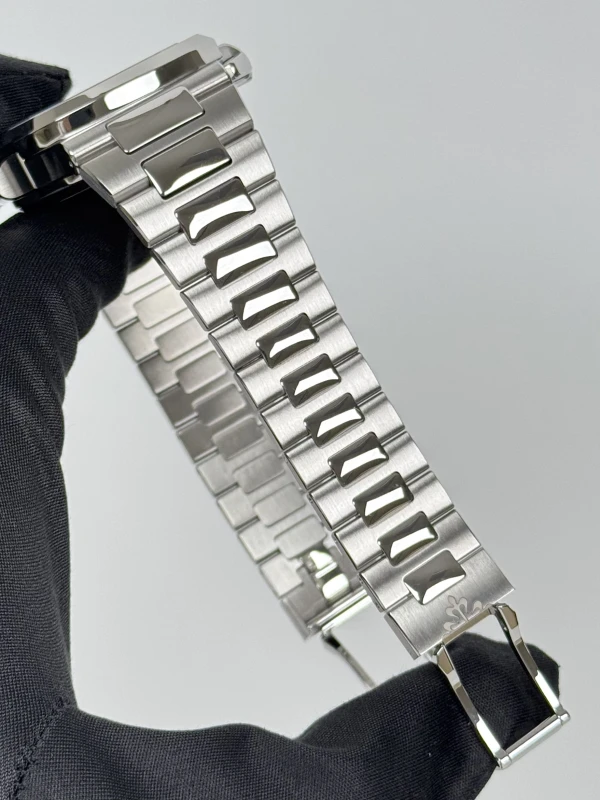 Patek Philippe TRAVEL TIME CHRONOGRAPH  5990/1A-011 6