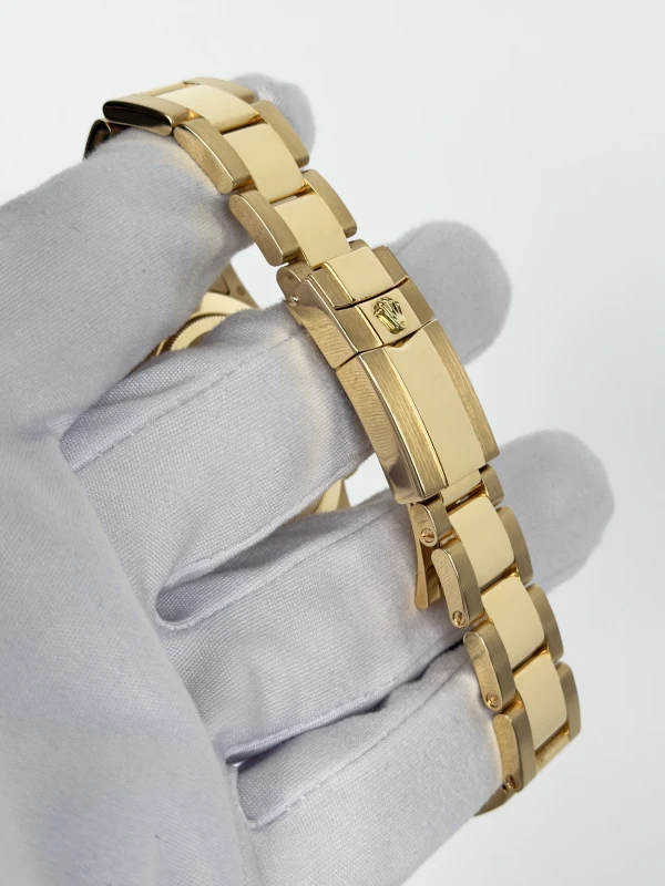 Rolex Cosmograph 40mm Yellow Gold 116586BR 4