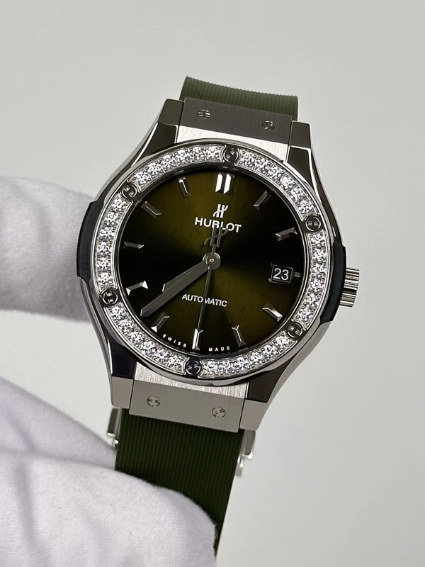 Hublot Green Titanium 565.NX.8970.RX.1204 4