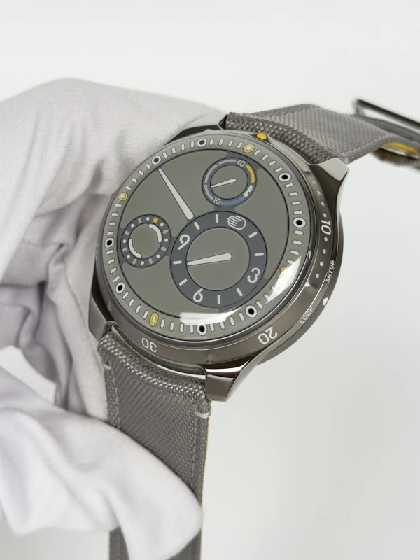 Ressence Type 5 L 4