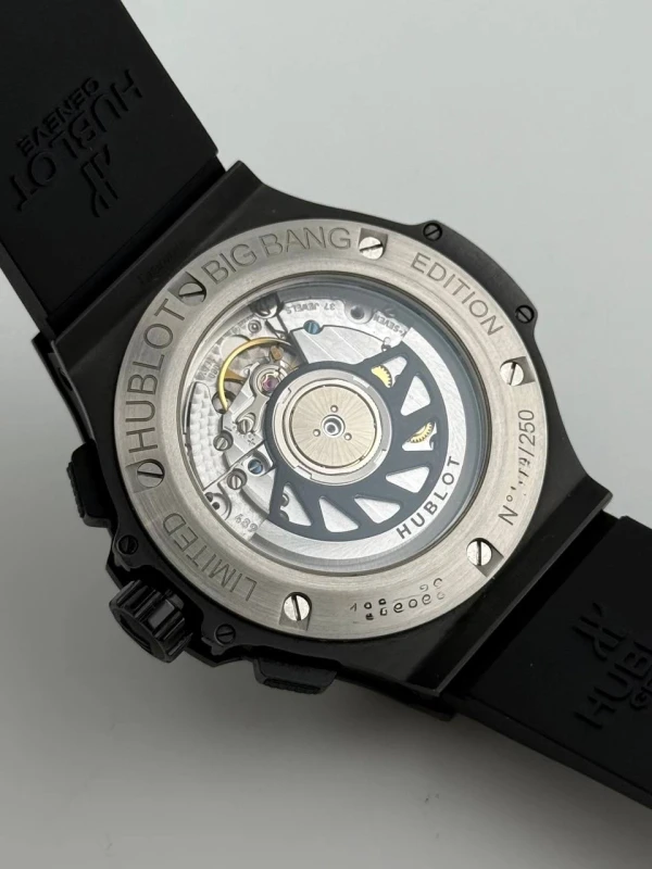 Hublot Black Fluo 341.SV.9090.PR.0901 9