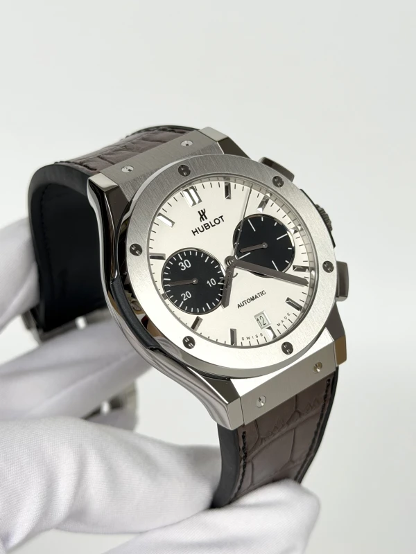 Hublot CLASSIC FUSION CHRONOGRAPH PANDA 521.NX.2012.LR.DAD18 2