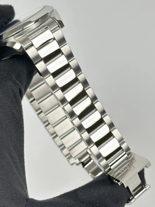 Omega 220.10.43.22.03.001 6