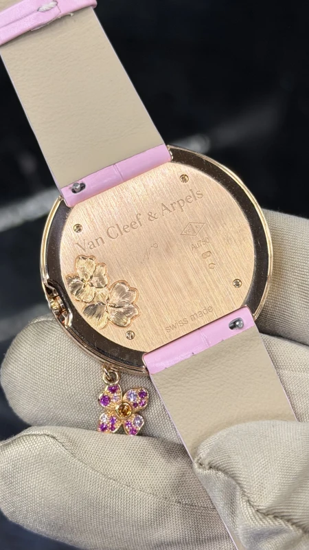 Van Cleef &amp; Arpels Extraordinaire Amour VCARO4JW00 8