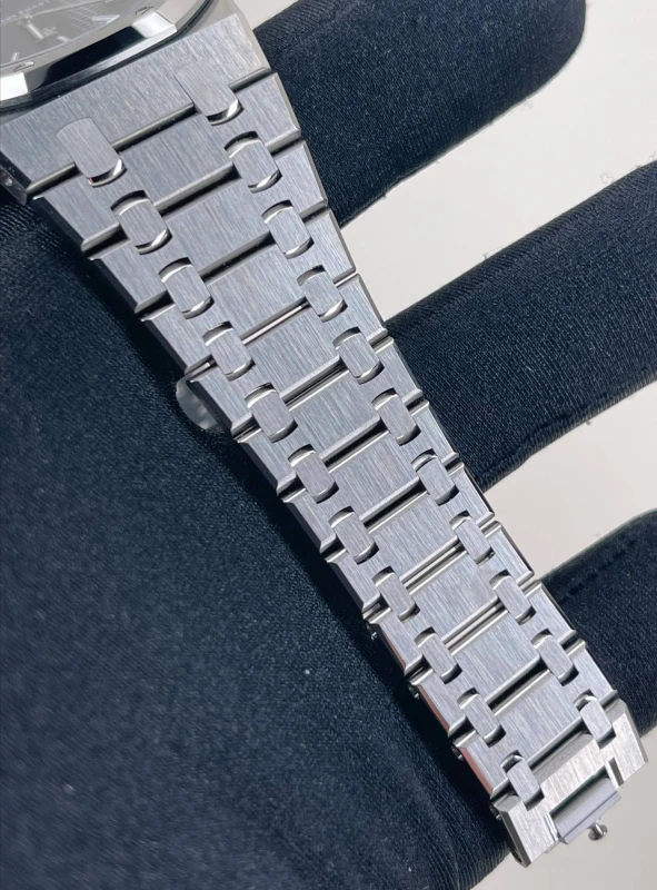 Audemars Piguet Royal Oak Jumbo Extra-Thin "50th Anniversary" 39 mm 16202ST.OO.1240ST.01 7