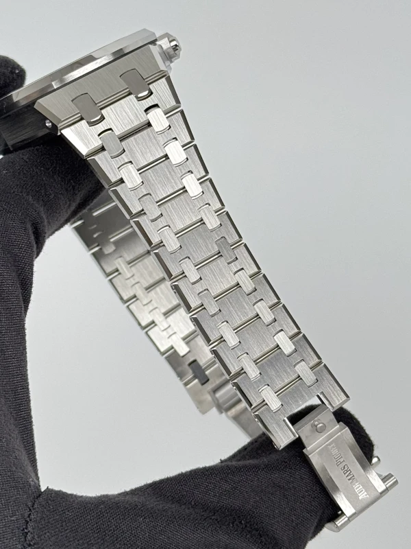 Audemars Piguet Royal Oak Selfwinding Chronograph 38 mm 26715ST.ZZ.1356ST.01 7