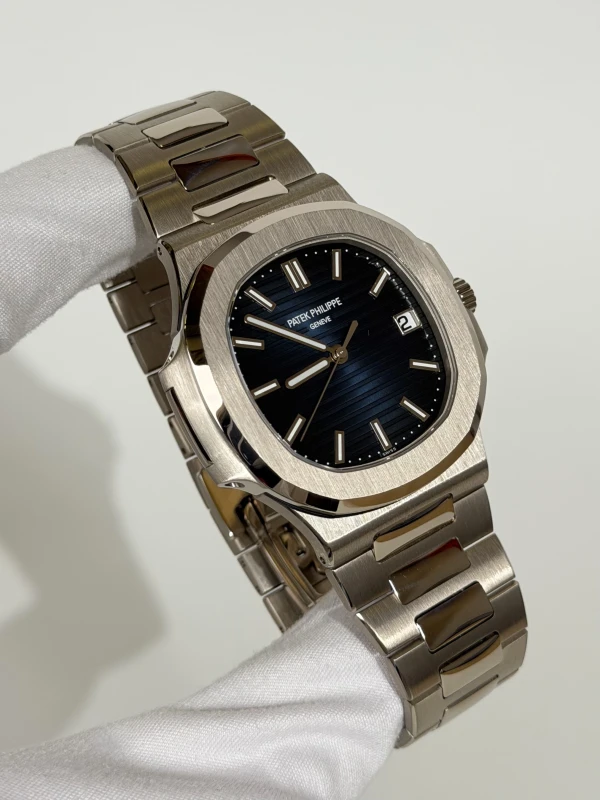 Patek Philippe NAUTILUS 5811/1G-001 2