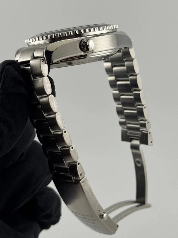 Omega Planet Ocean 600 M Omega Co-Axial Chronograph 2210.50.00 4