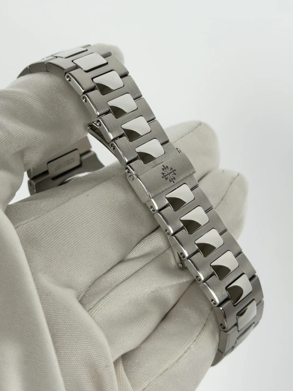Patek Philippe 5711/1 5800/1A-001 3