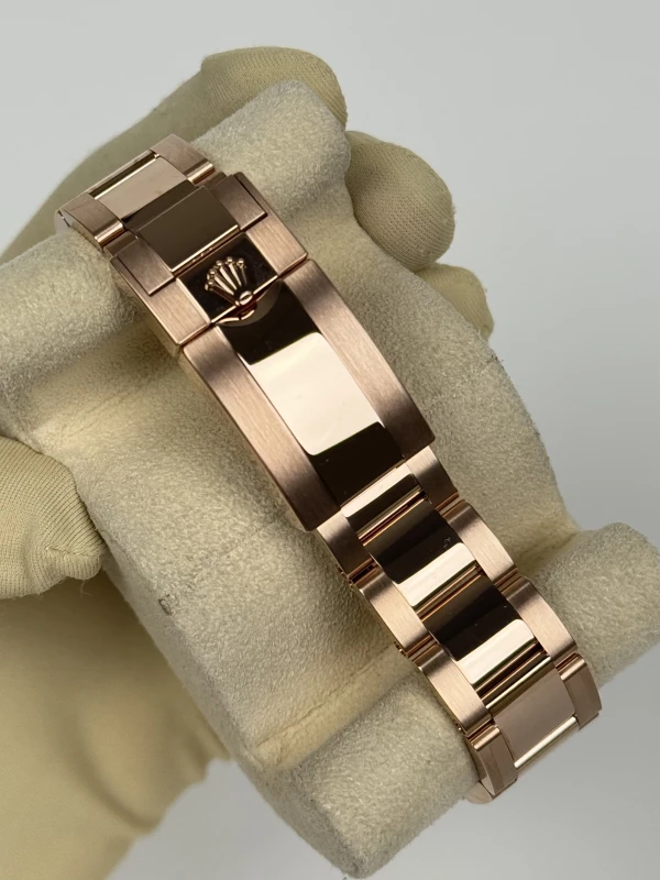 Rolex 40mm Everose Gold 126505 4
