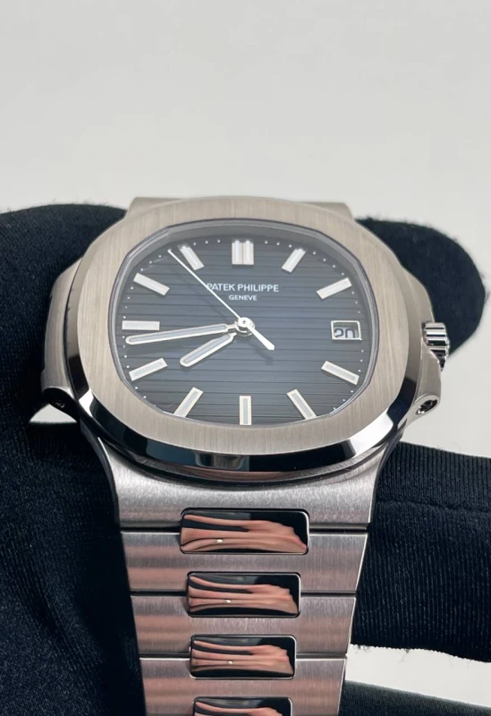 Patek Philippe NAUTILUS 5811/1G-001 4