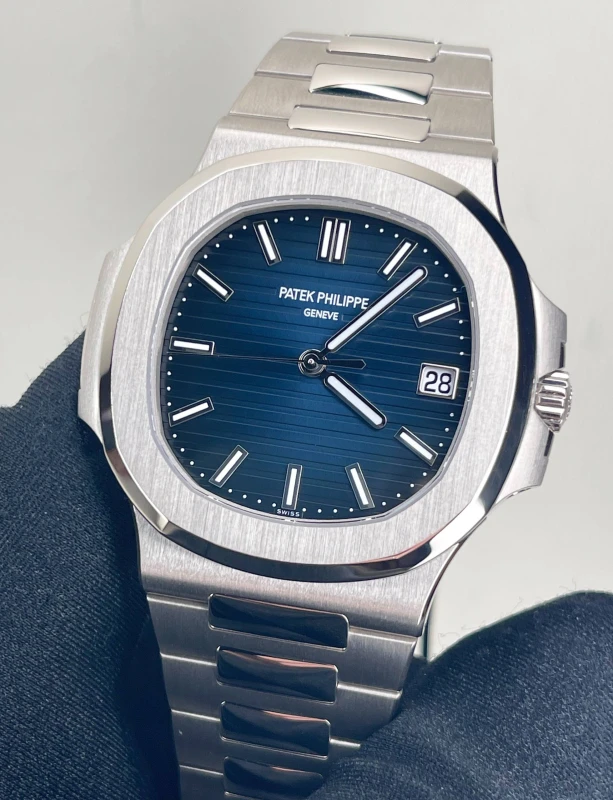 Patek Philippe NAUTILUS 5811/1G-001 2