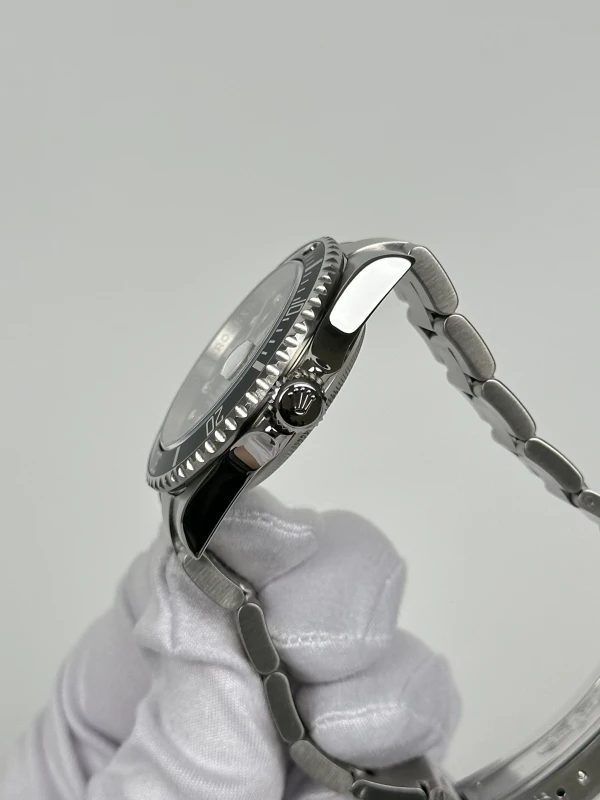 Rolex Date 40mm 16610T 4