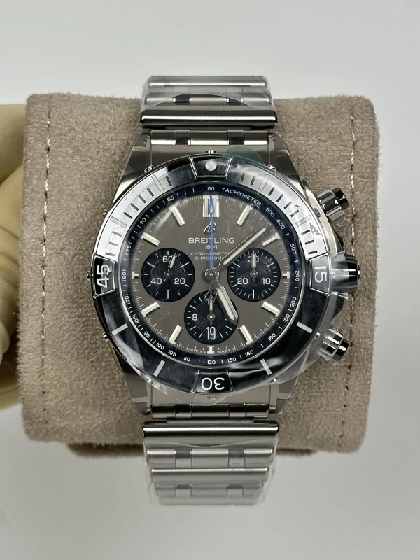 Breitling B01 44 EB0136251M1E1 2