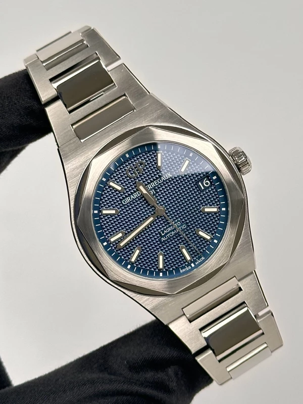 Girard Perregaux 42 mm 81010-11-431-11A 2