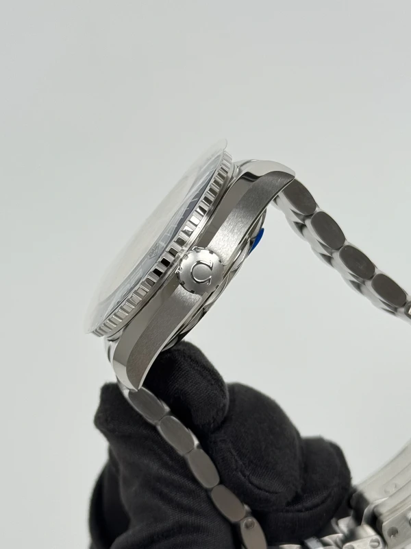 Omega 215.30.44.21.03.001 4