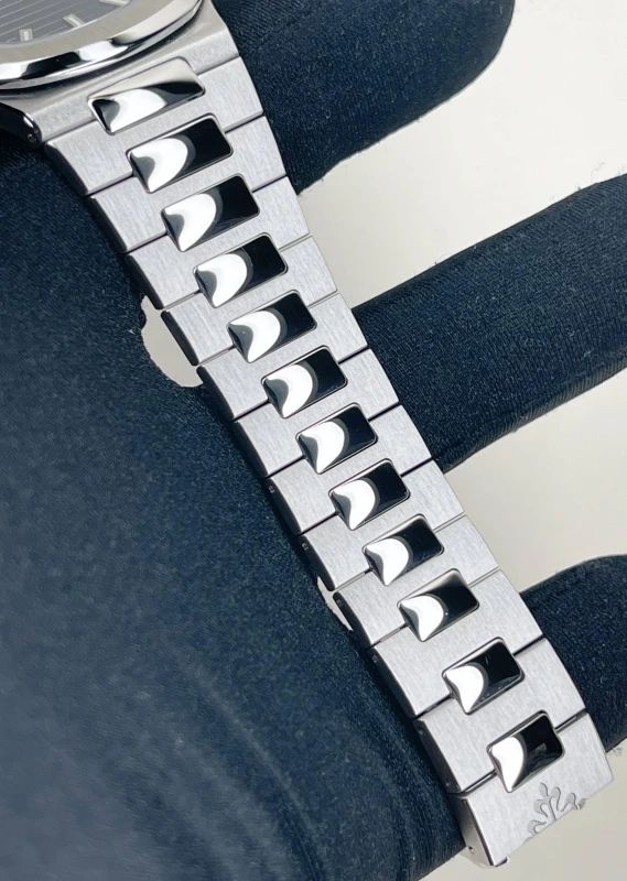 Patek Philippe Nautilus 5610/1P-001 7