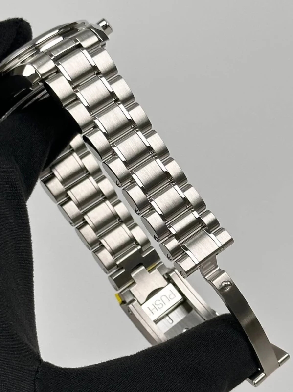Omega Racing 329.30.44.51.01.001 7