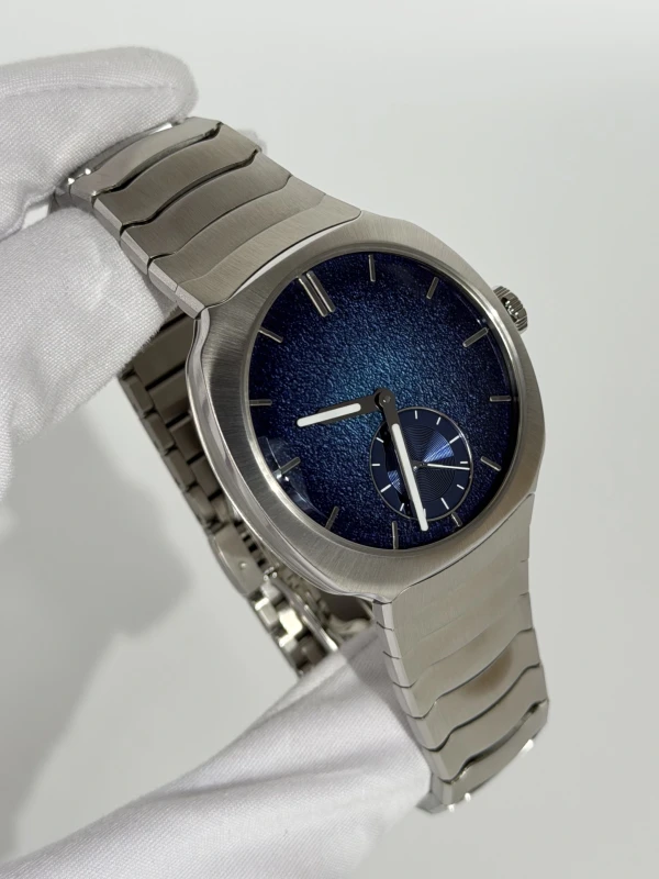 H. Moser & Cie Streamliner Small Seconds Blue Enamel 6500-1200 2