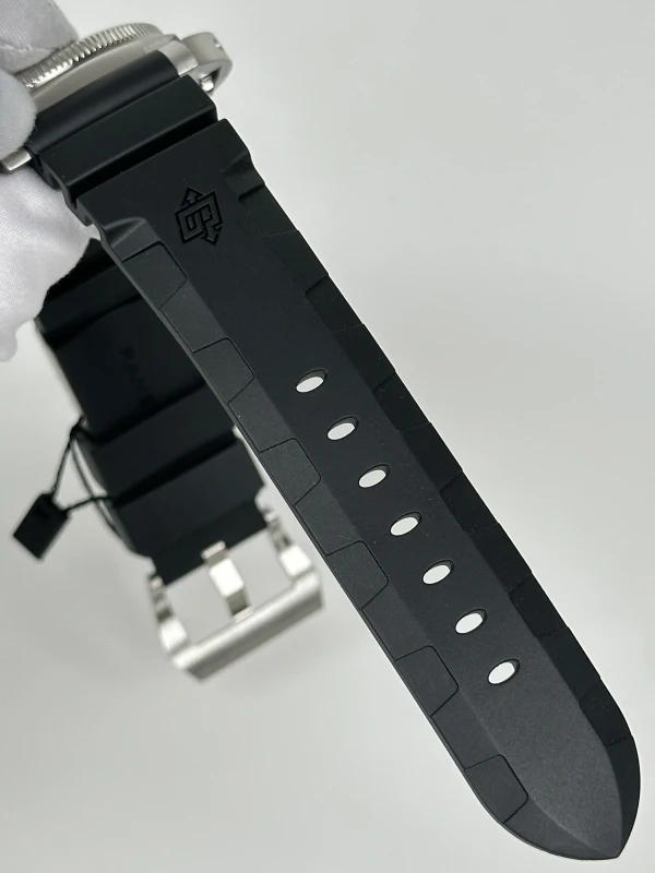 Panerai Submersible QuarantaQuattro PAM01596 7