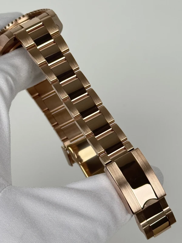 Rolex 40 mm, Everose gold 126715CHNR-0001 5