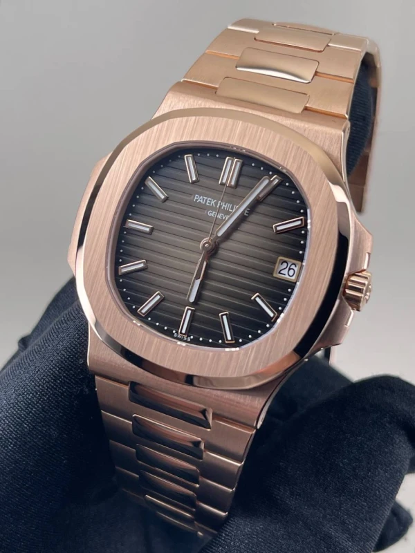 Patek Philippe 5711/1 5711/1R-001 2