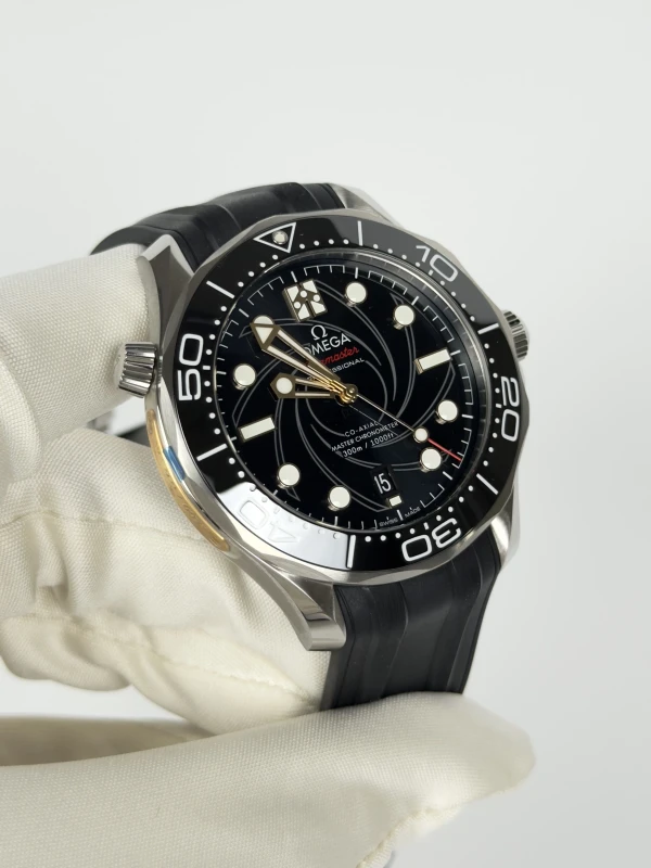 Omega Seamaster Diver 300M On Her Majesty’s Secret Service 50th Anniversary 210.22.42.20.01.004 210.22.42.20.01.004 2