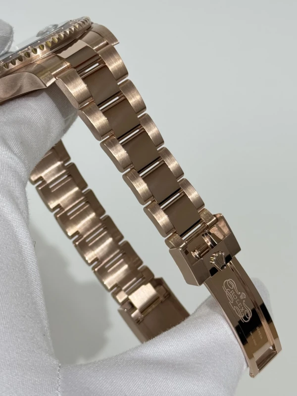 Rolex 40 mm, Everose gold 126715CHNR-0001 4