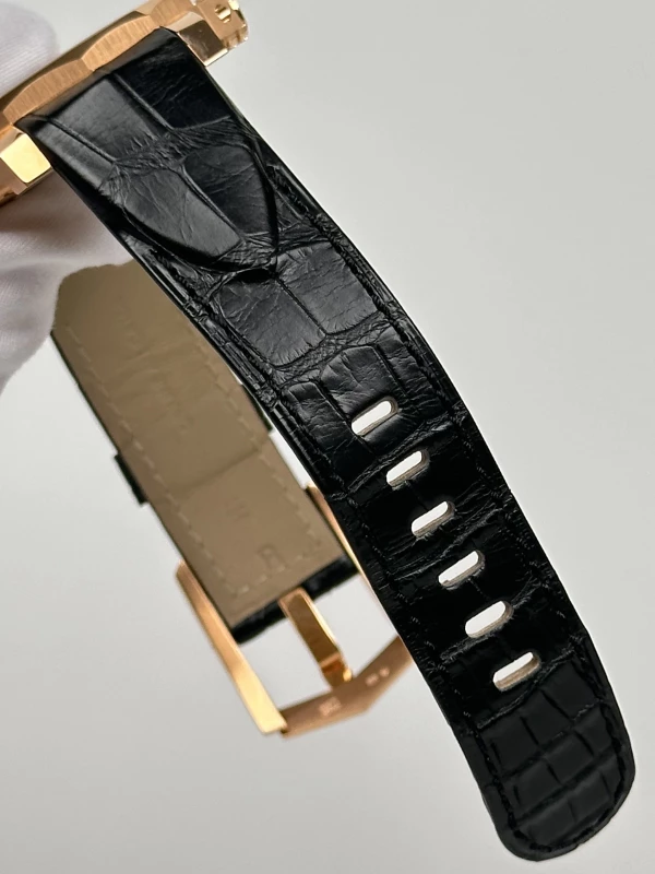 Corum Challenger GMT 44 383.330.55/0081 AA12 7