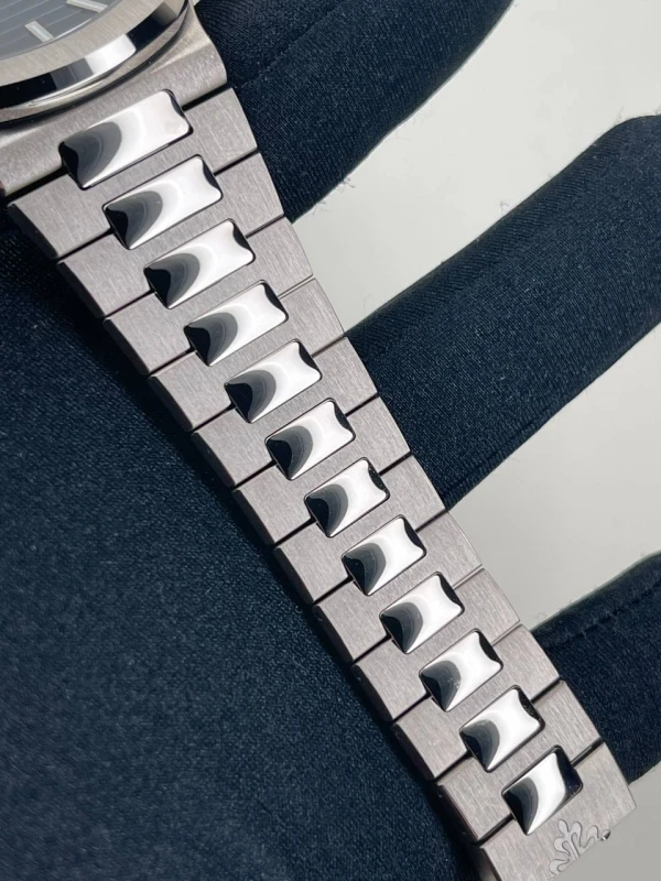 Patek Philippe NAUTILUS 5811/1G-001 7